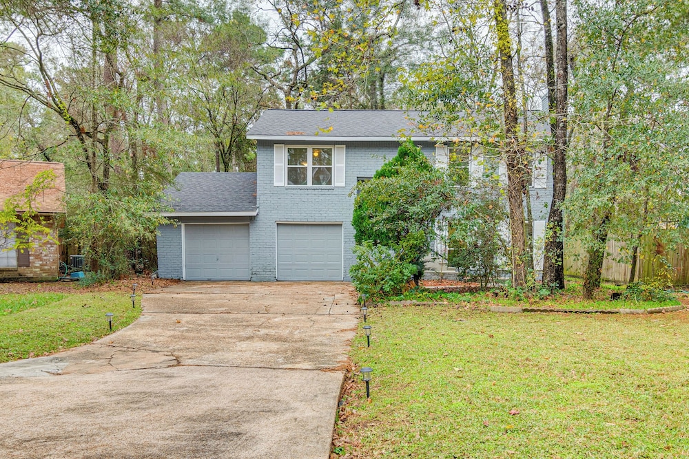 3 Mi to The Woodlands: Warm & Welcoming Home!