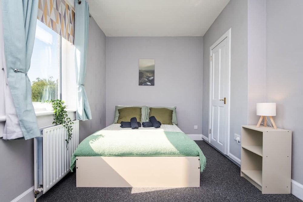 3 Bedroom Flat - Free Parking