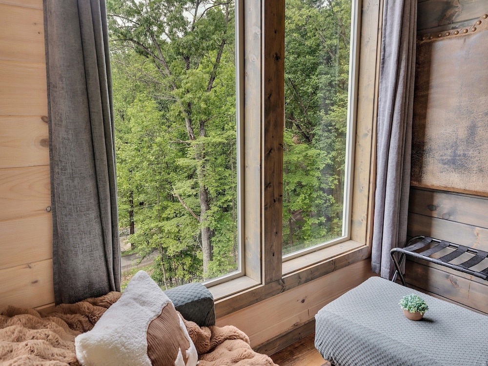 Ebenezer 4 Bedroom Cabin