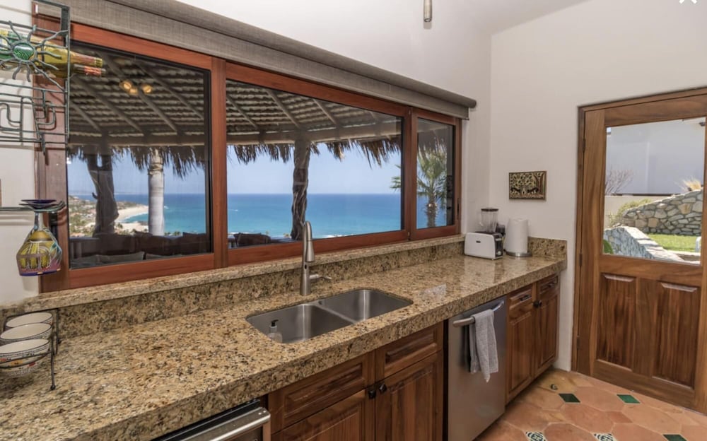 Casa Tranquila Only Steps to The Ocean 5-bedrooms Sleeps 9 photo 5