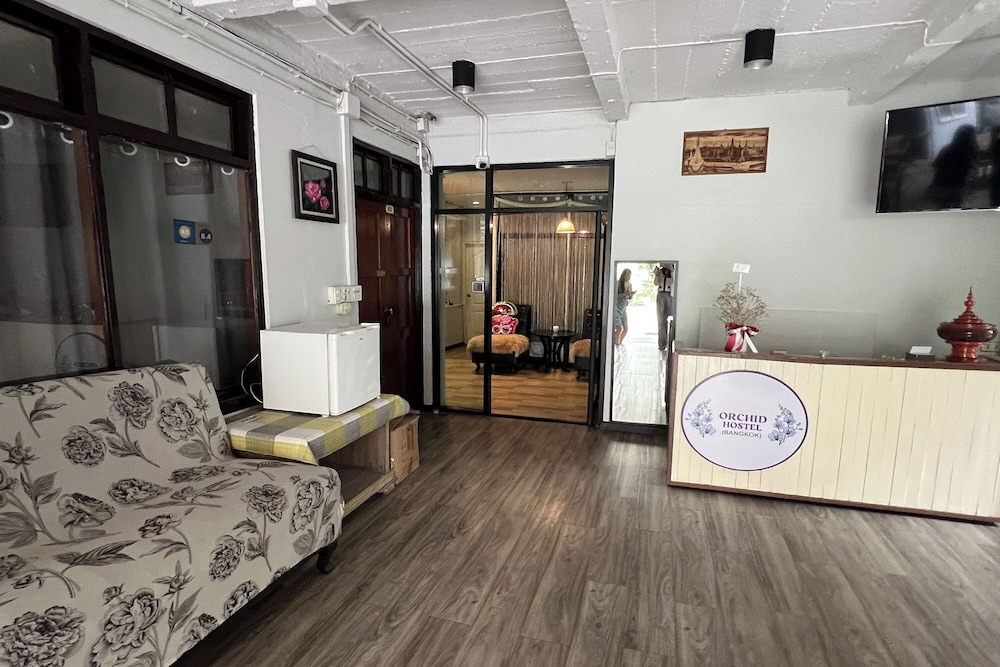 Orchid Hostel Near Bumrungrad Hospital and Nana Market