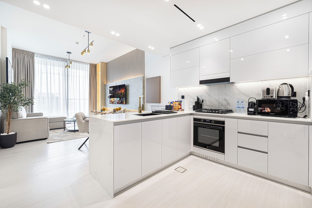 Binghatti Suites by Hostiva - City View