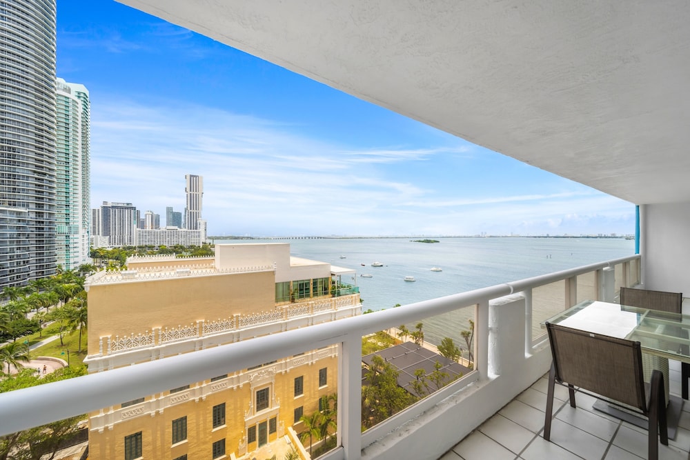 3 Bedroom Condo With Stunning Balcony View