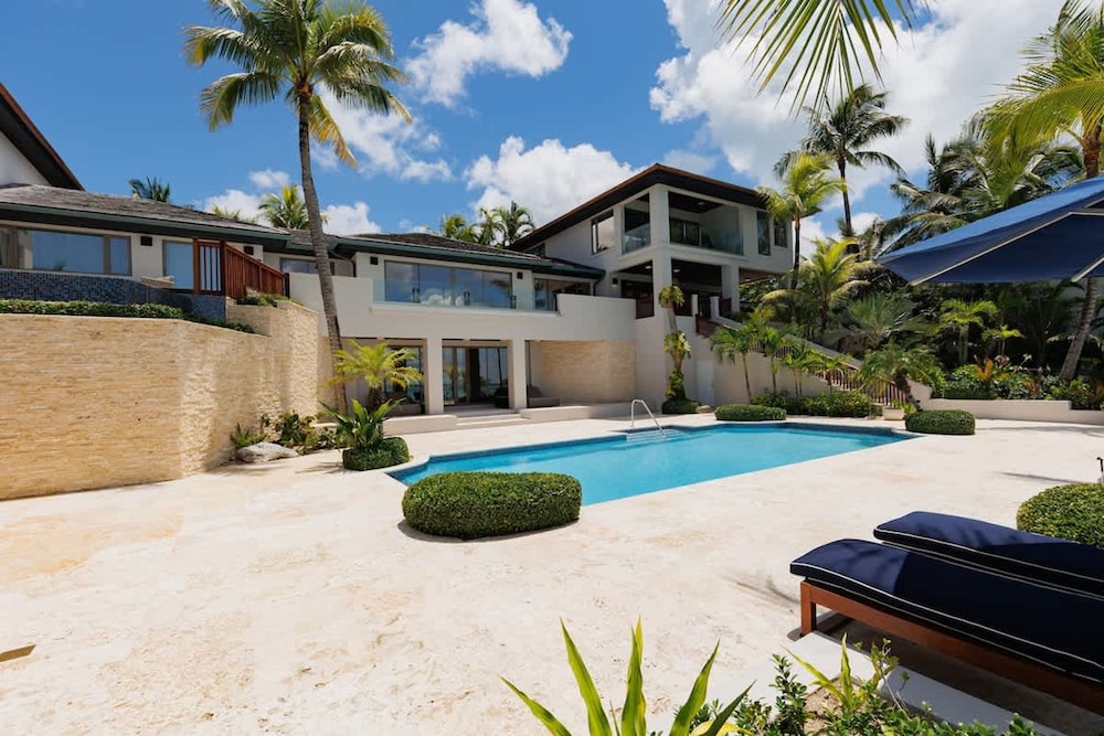 Newly Renovated Notos Cove Villa Property