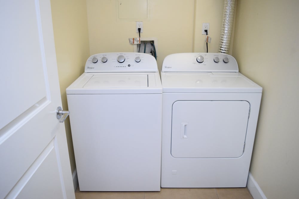 2 Bed 2 Bath in Studio City