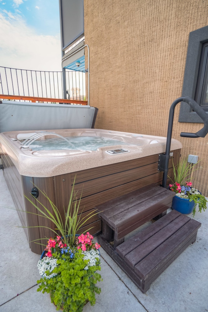 Blue Lakes Inn & Extended Stay