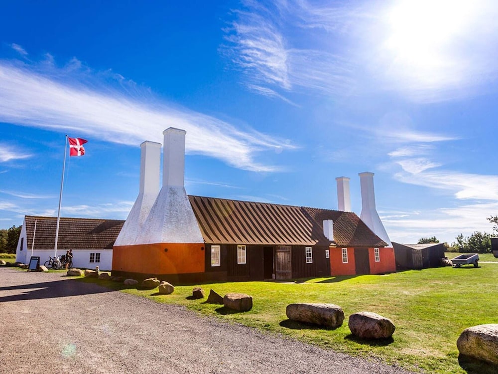 Hotel Sea Club II by Beachside Management - Image 1