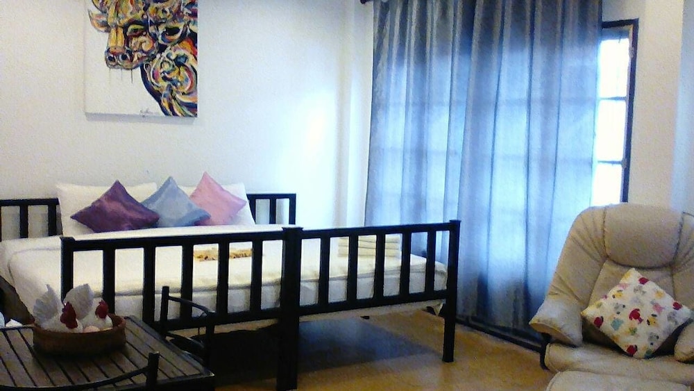 Sirikamsan House