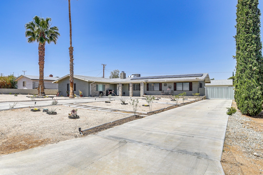 9 Mi to Joshua Tree NP: Yucca Valley Home w/ Pool