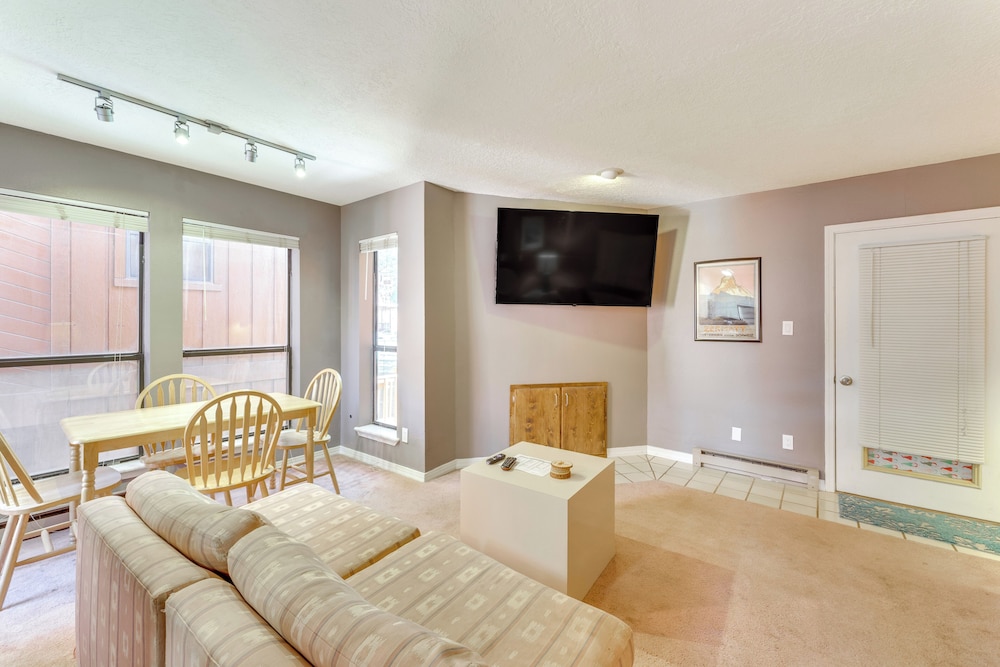 Mtn Bike, Hike & Disc Golf: Cozy Angel Fire Condo