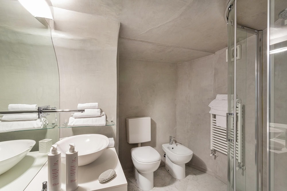 Garibaldi Glamorous Apartment view 4