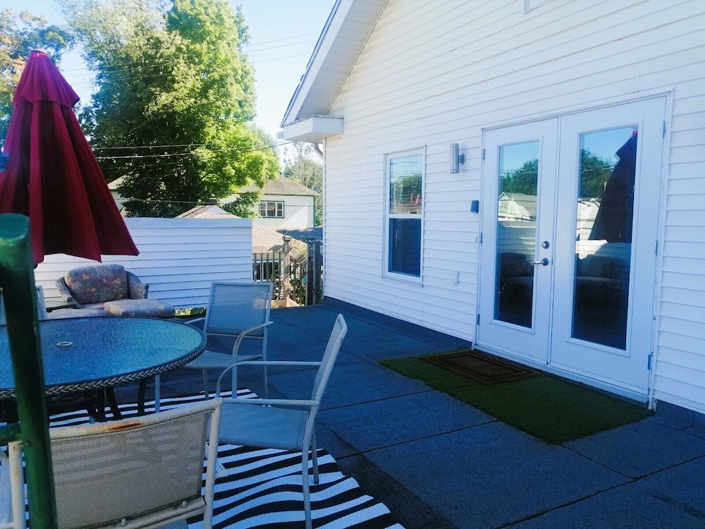 Auberge Le Sunshine - Café-bistro