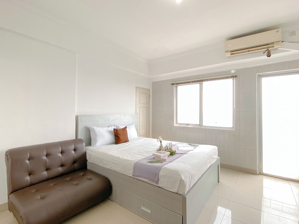 Warm And Good Studio Room At Park View Condominium Apartment