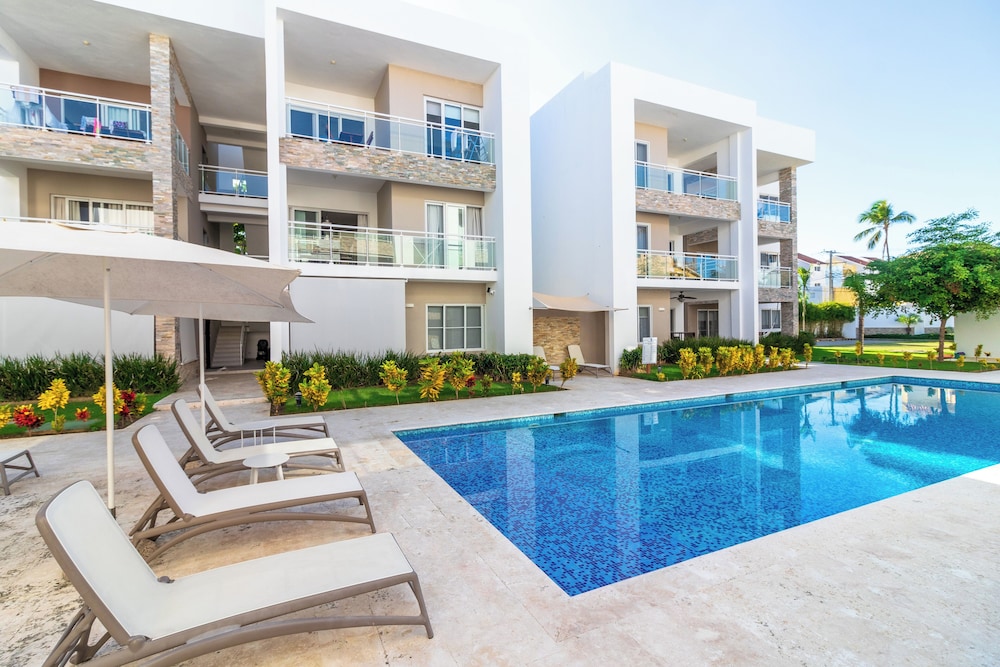 Modern 2BR Apartment - Paseo del Mar