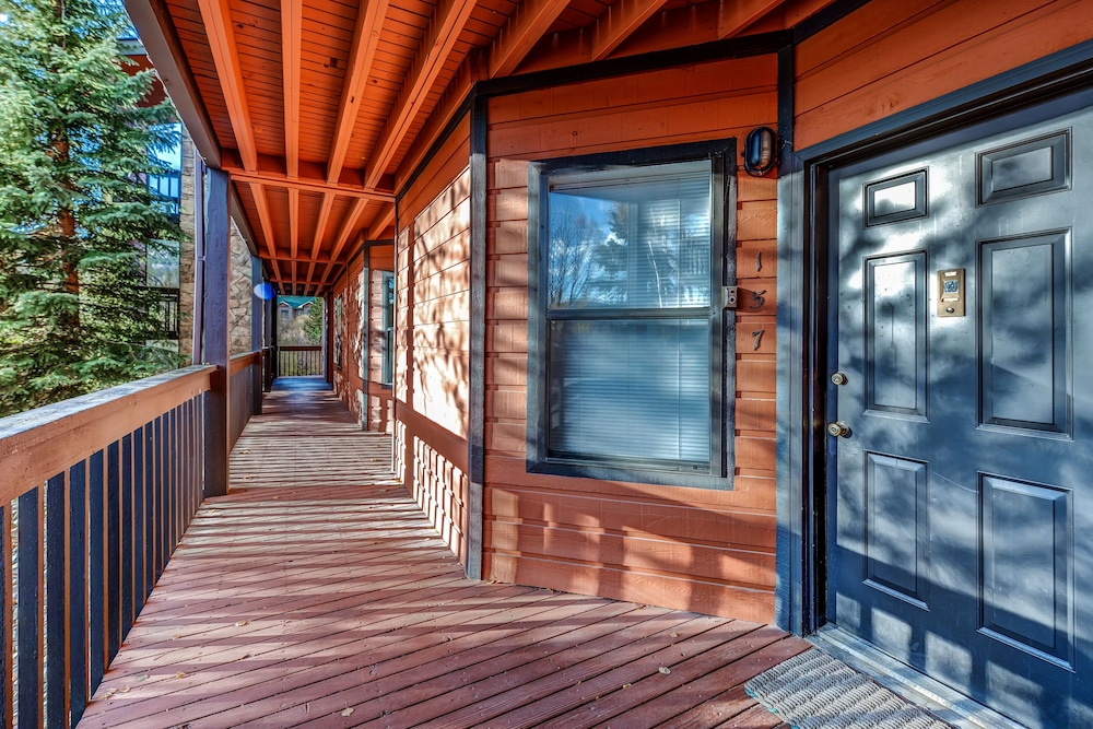 Mountainside Condominiums by CRMR