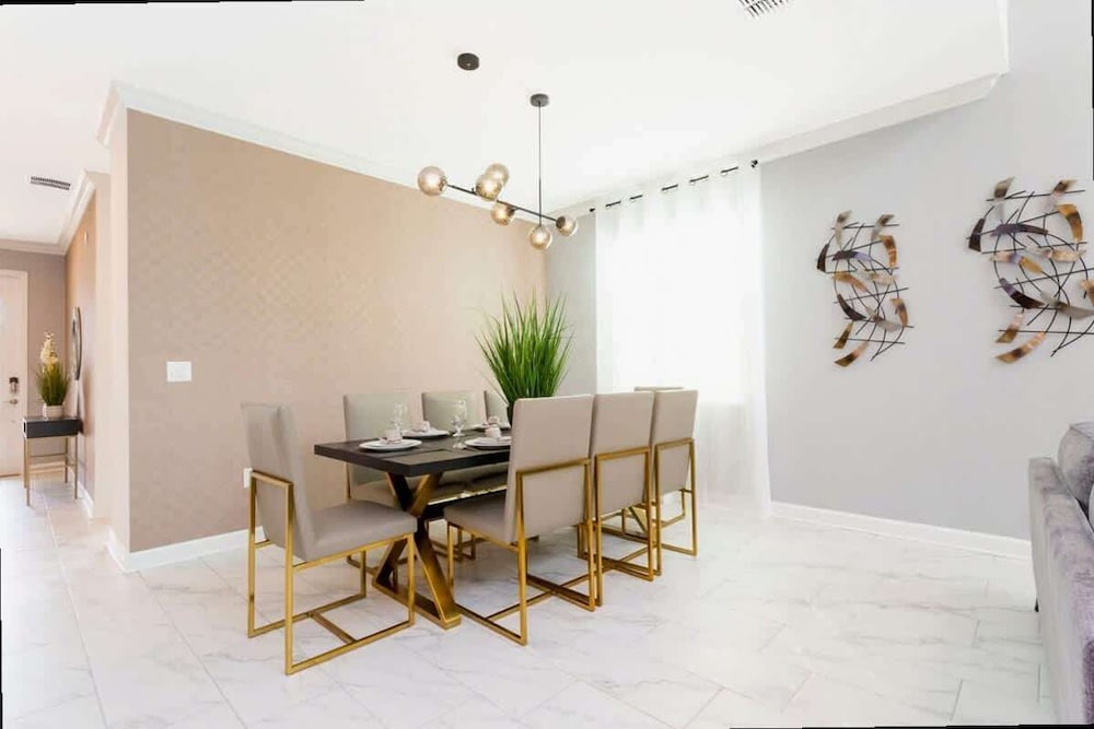 Luxe 5BR Villa Pool Game Room Minutes to Disney