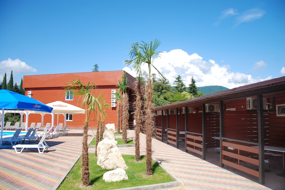 Peak Season Hotel