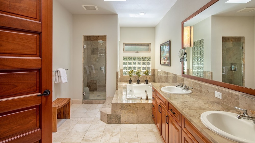Spacious Townhome - Stunning Golf Course Views - Pool & Fitness- Vrkcv