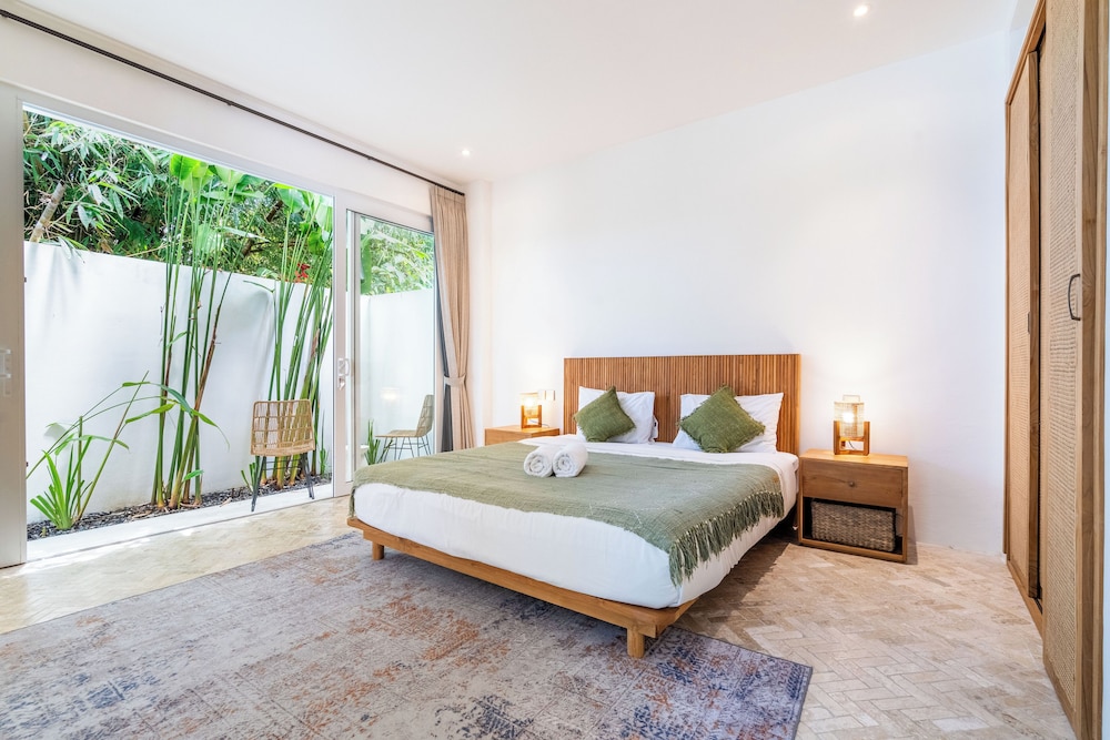Eleven Villa Canggu - Calm Oasis with Pool and Privacy