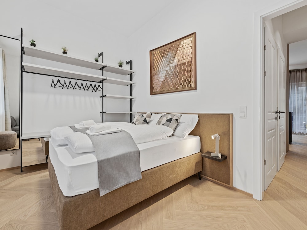 Living No. 5 by GT7 Hospitality