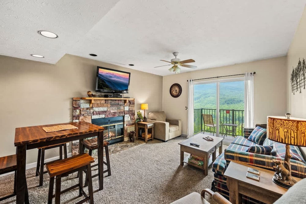 Sleeps 6 Indoor Pool Hot Tub Mountain Views