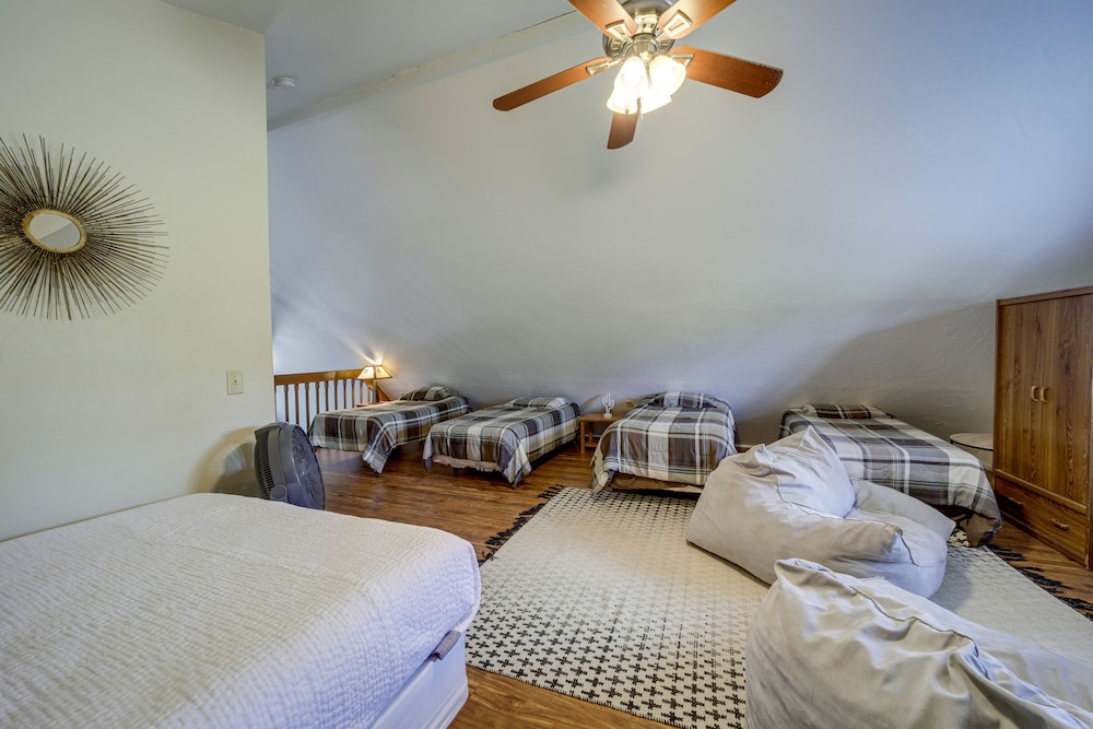 Near Hiking & Fishing: Munds Park Cabin w/ Deck