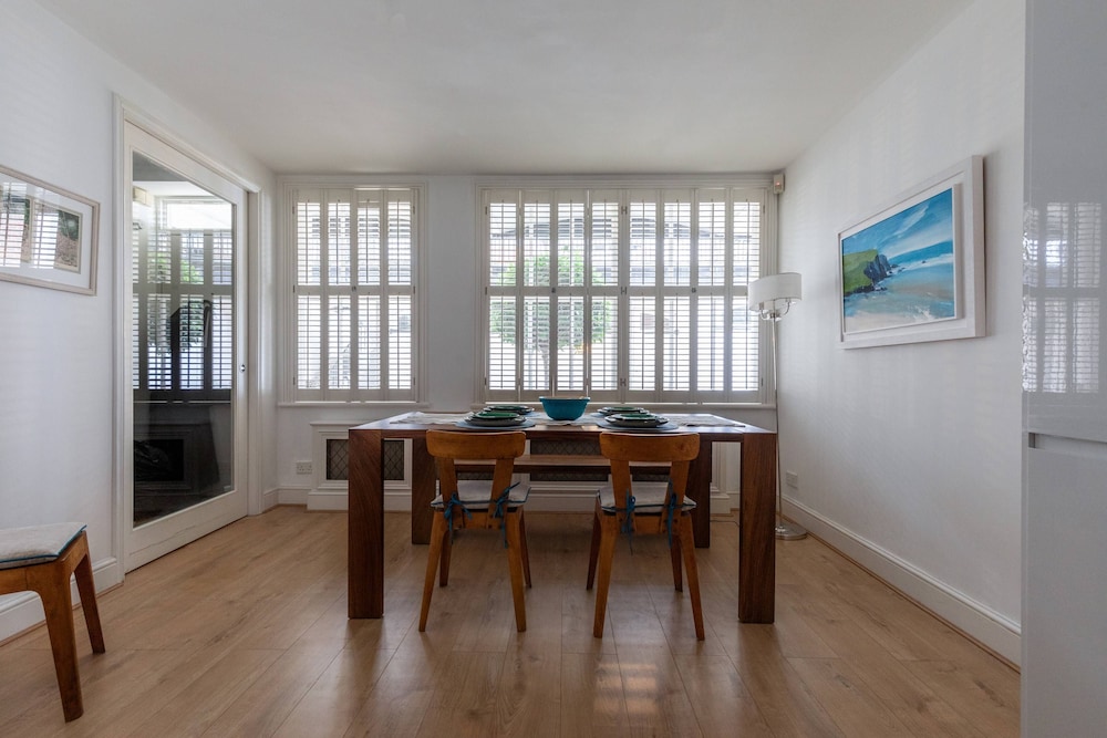 Canning Place Mews by Onefinestay