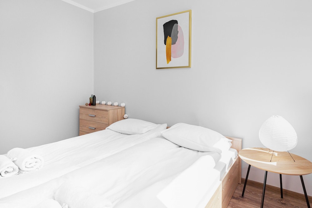 Apartment Solidarnosci Warsaw by Renters view 4