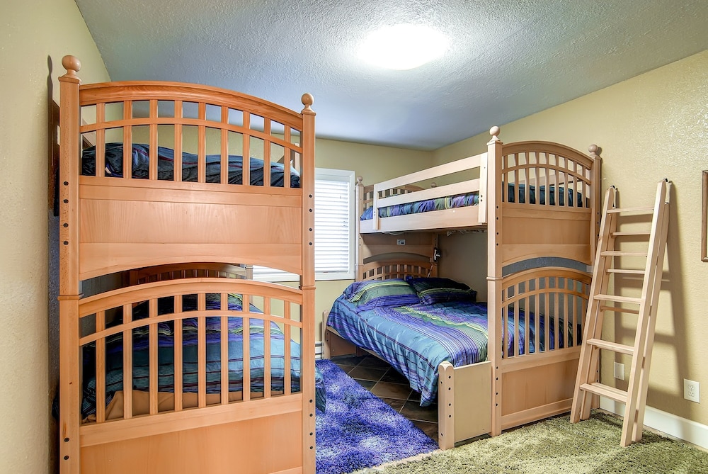 Park Place 102c 2 Bedroom Condo by RedAwning