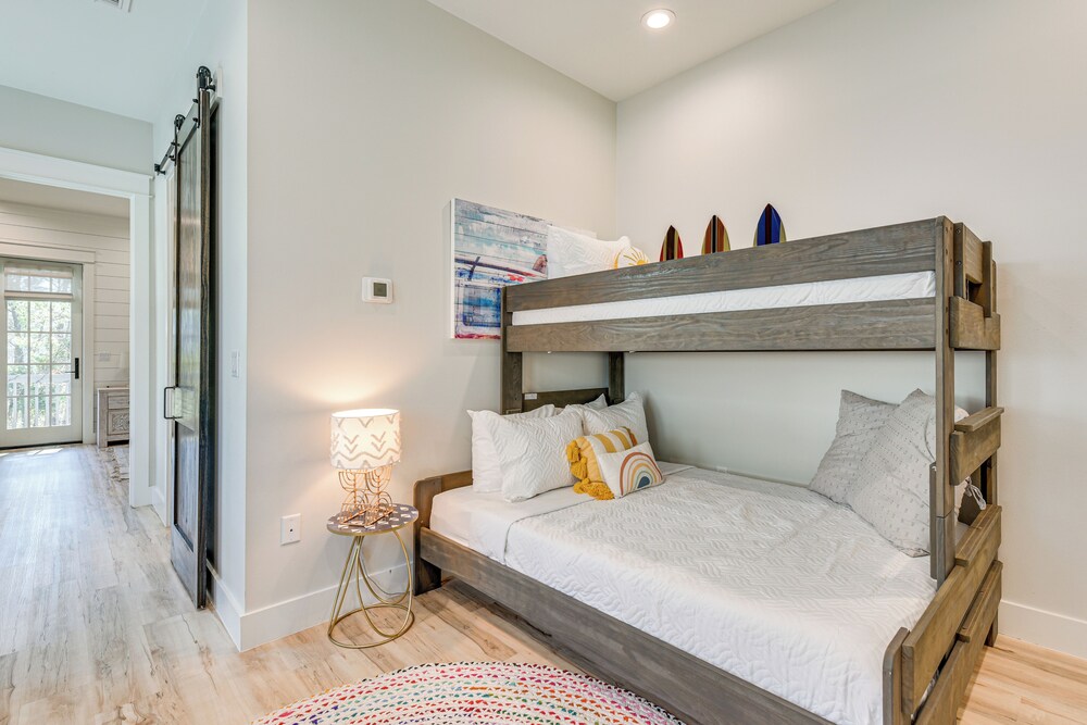 Walk to Gulf: Modern Retreat in Santa Rosa Beach!