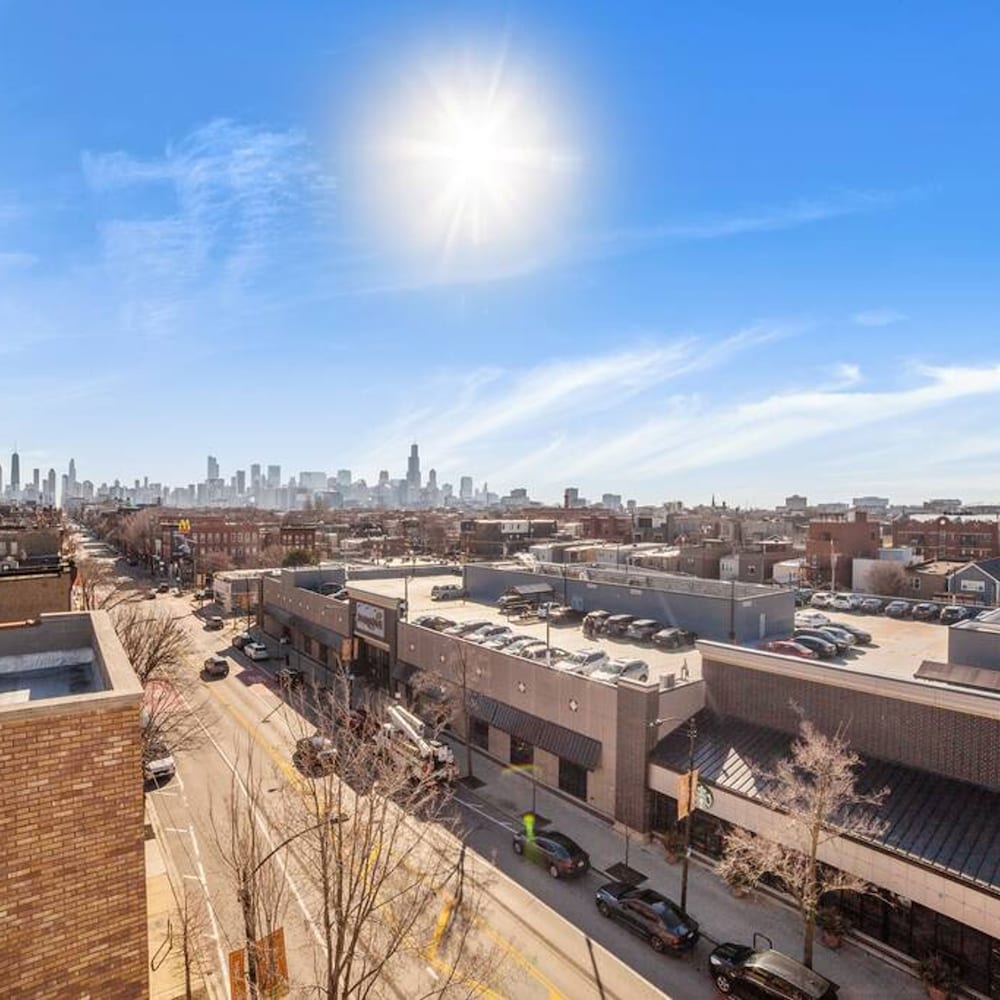 4-bedroom Condo Near Fulton Market w Rooftop
