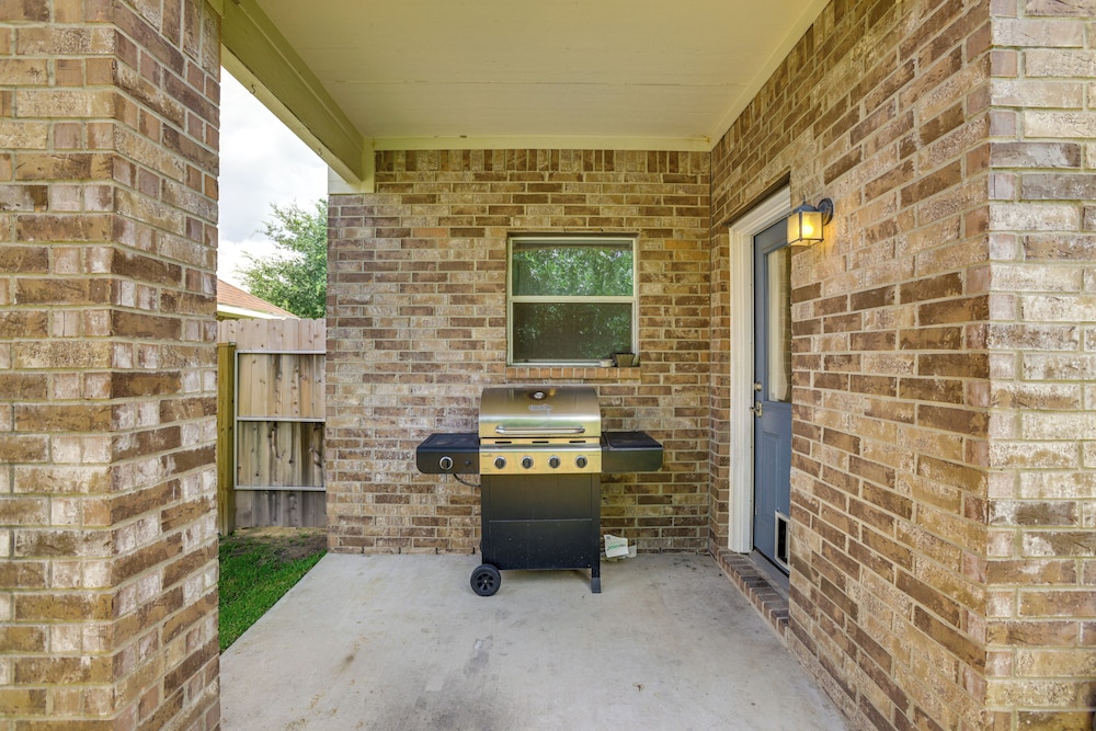 Fish & Hike: Pet-friendly Humble Home w/ Yard