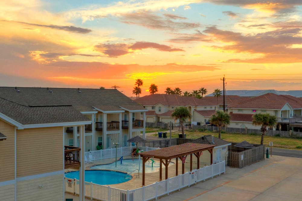 The Beautiful Place by Avantstay Mins to Beach + Family-friendly Pool