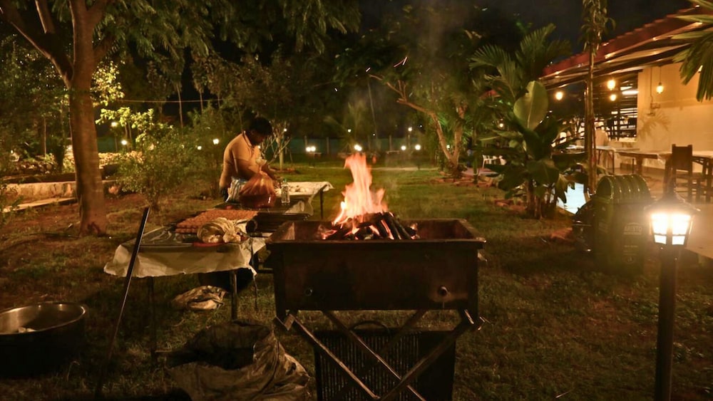 JUNGLE FARMS BY MAARK INN