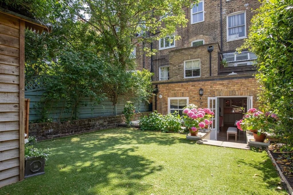 Westbourne Park Road Xvii by Onefinestay