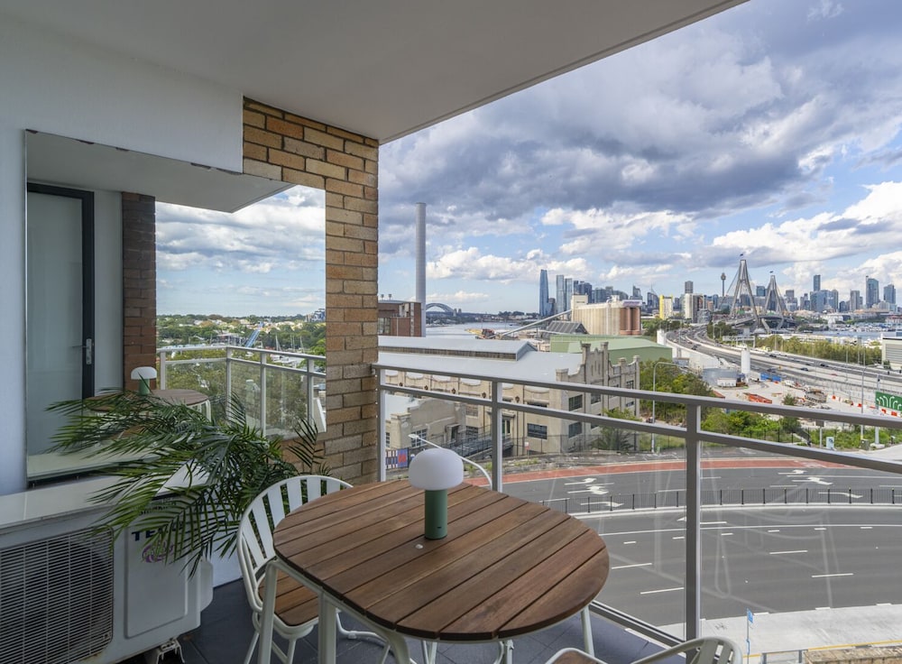 Kozyguru | Rozelle | Bridge View With Carpark