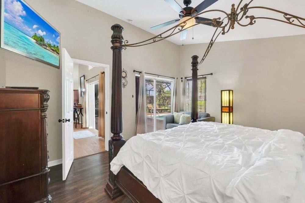 Large 4 bedroom Pool Home With Relaxing Vibes 4 Villa