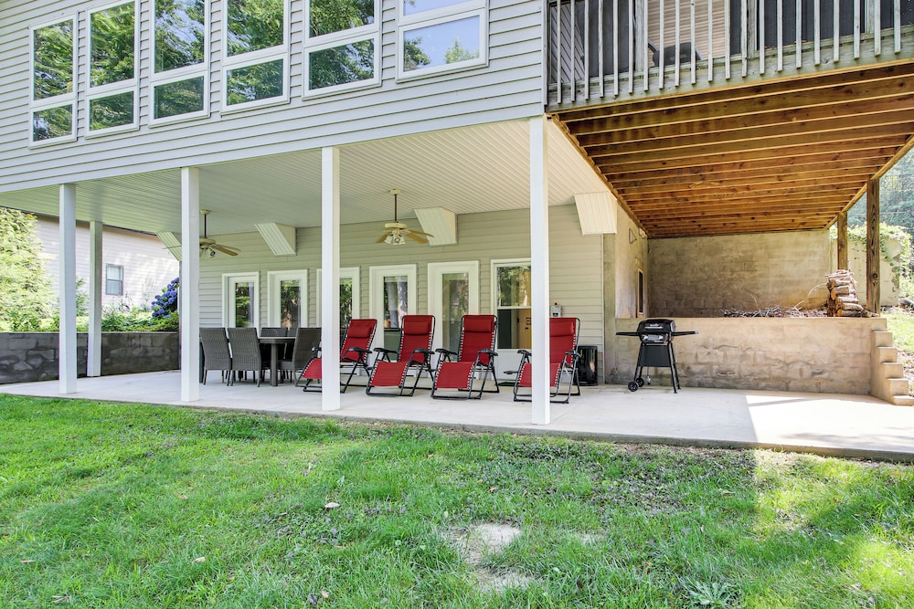 < 1 Mi to Marina: Fair Play Home on Lake Hartwell