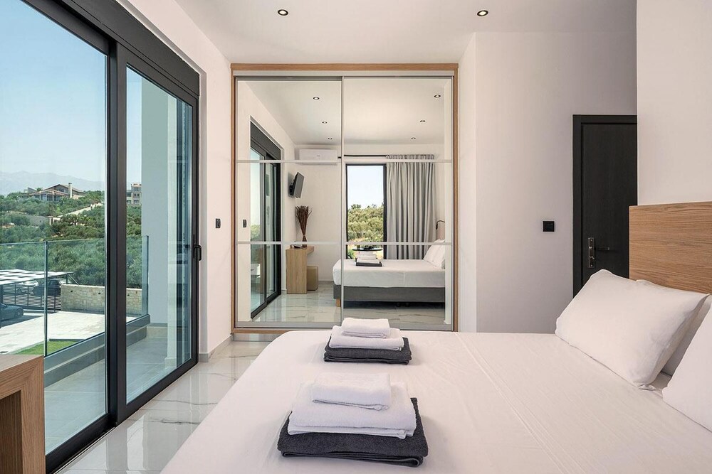 Nikolioudis Villas - Nikolioudis Villas Estate view 4