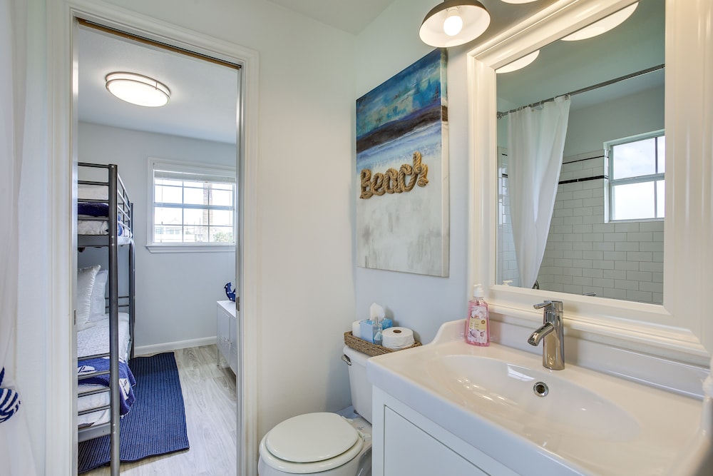 Walk to Beach: Updated Home w/ Deck in Galveston!