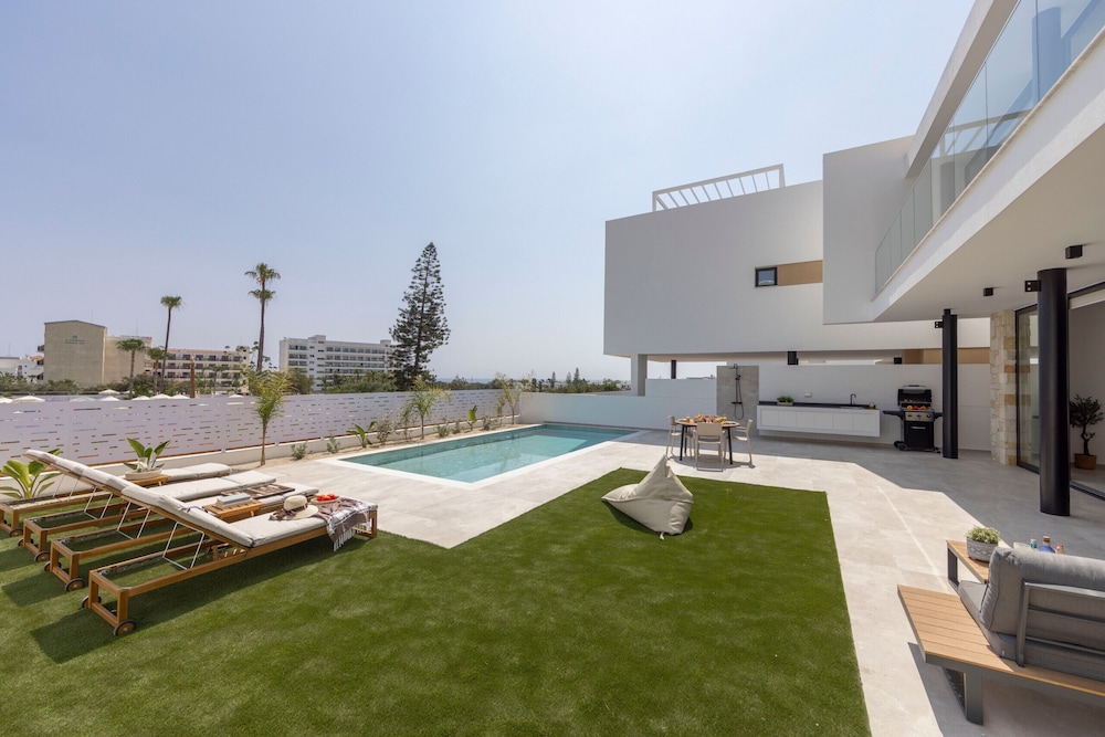 Protaras Aqua Pearl Villa 3