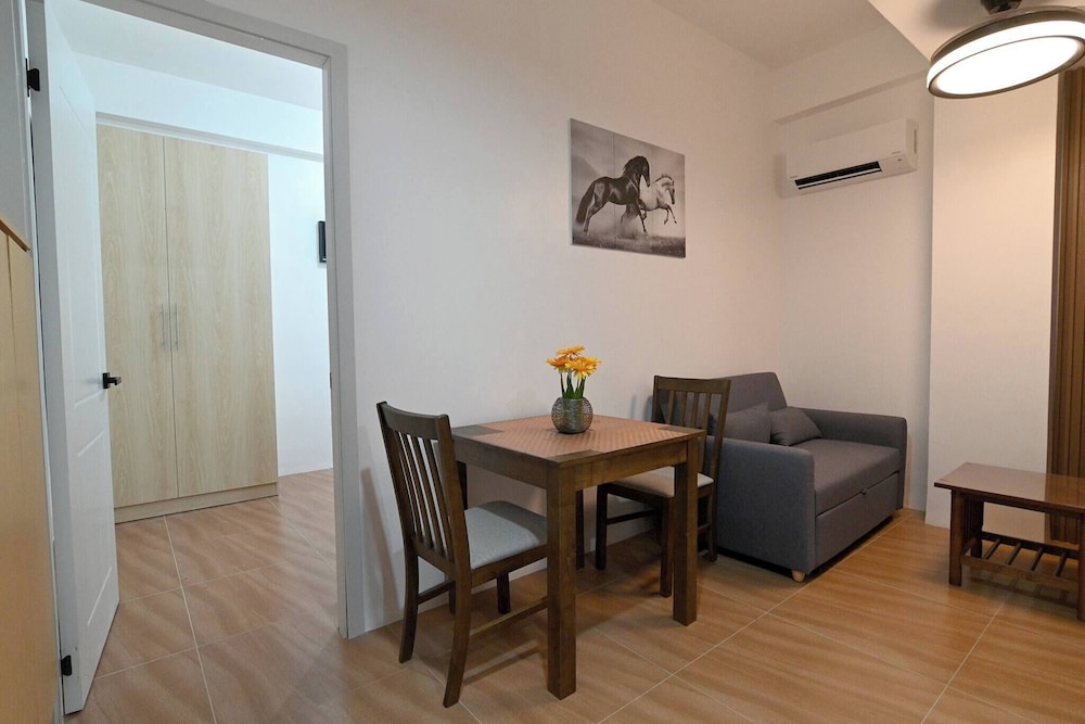1 Cozy Bedroom Condo Unit-apple One Banawa Cebu