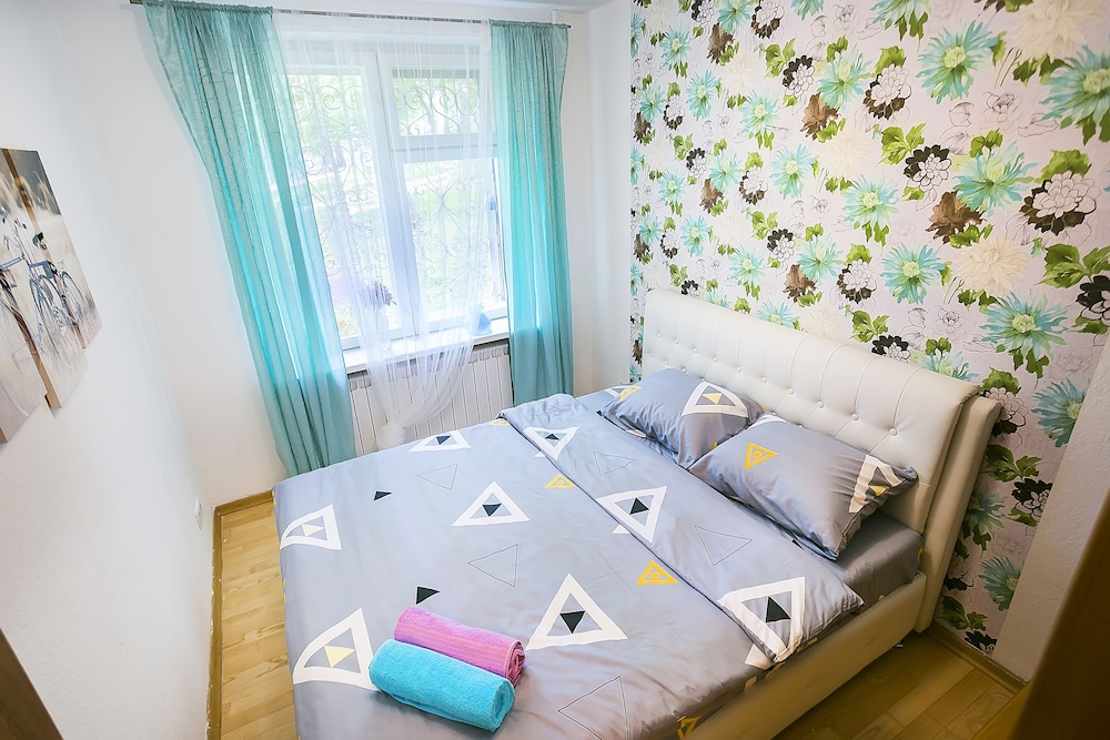 Apartment on Tryokhgorny Val 3 view 5