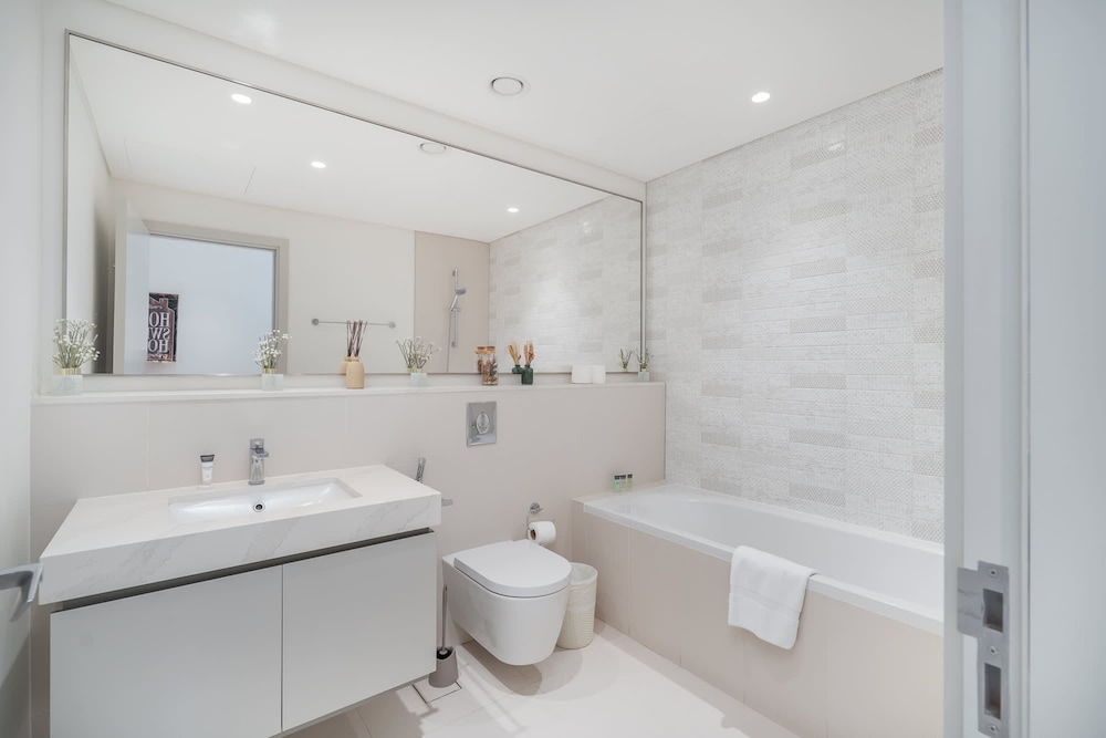 Mesmerizing 2BR in Emaar Beachfront With Sea Views