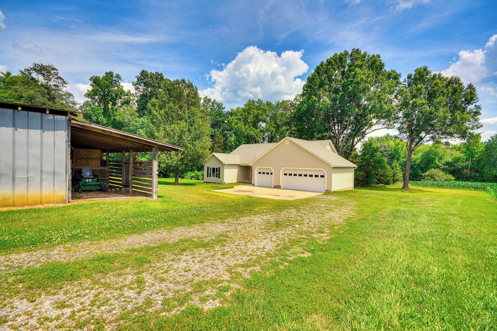 Bright & Elegant Home in High Point w/ Deck! view 2