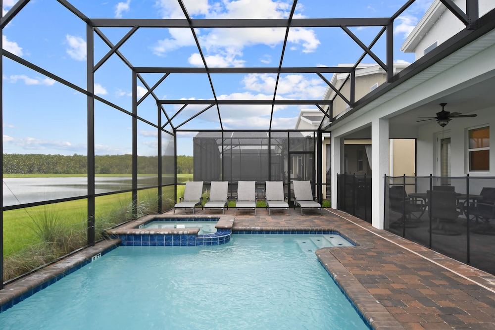 Home 9 Bed Themed Rooms Pool Storey Lake