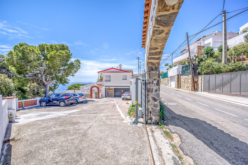 Beachfront Apartment in Platja Almadrava photo 1