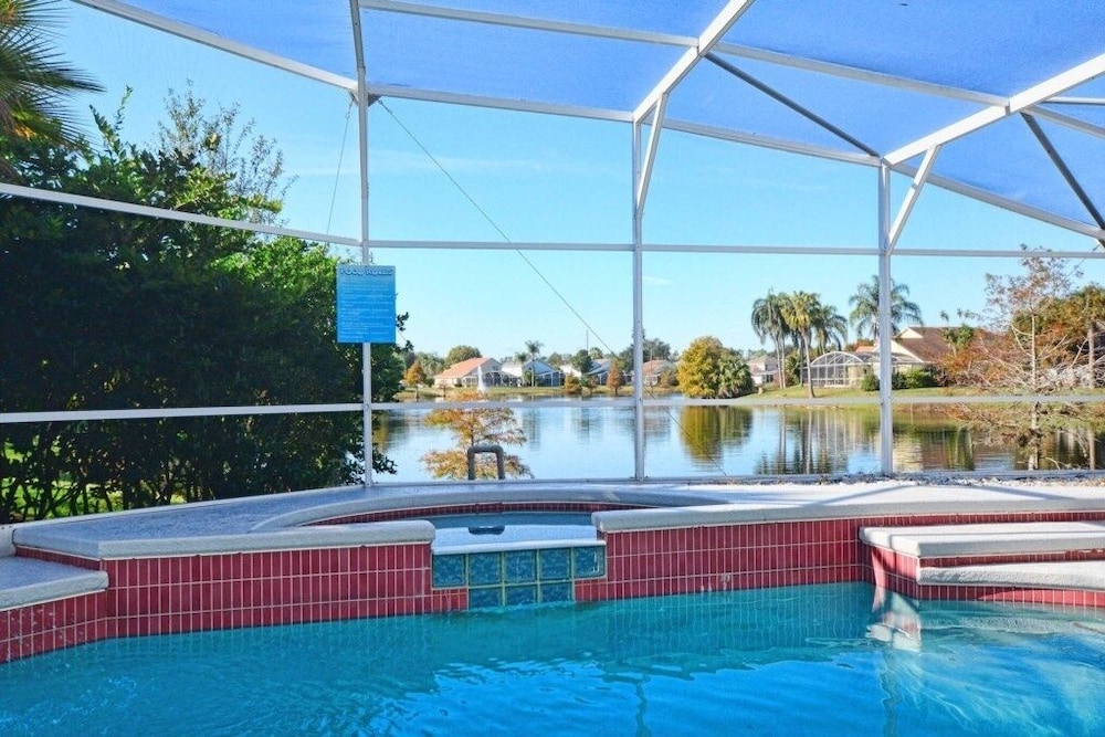 Water Front Privacy On Disneys Doorstep-2100oi 4 Bedroom Home by Redawning - Image 2