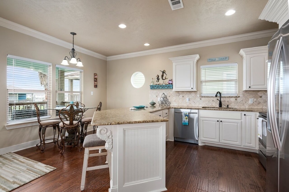 Pelicans Landing 2 Bedroom Home by RedAwning