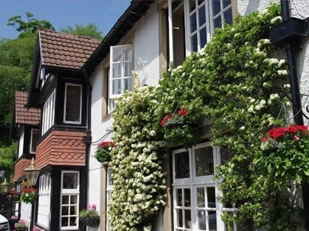 Hope Valley Vacations - Scotsman's Pack Hotel - Property Image 1